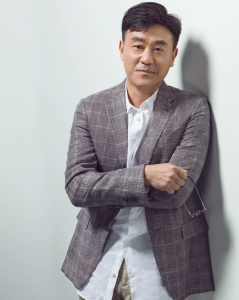 有妻万事足的著名演员何冰,婚后事业飙升,赚的钱全部上交给老婆