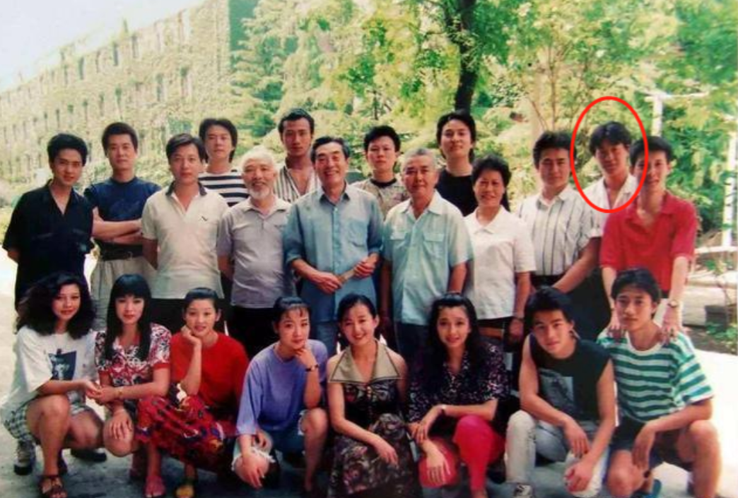 有妻万事足的著名演员何冰,婚后事业飙升,赚的钱全部上交给老婆