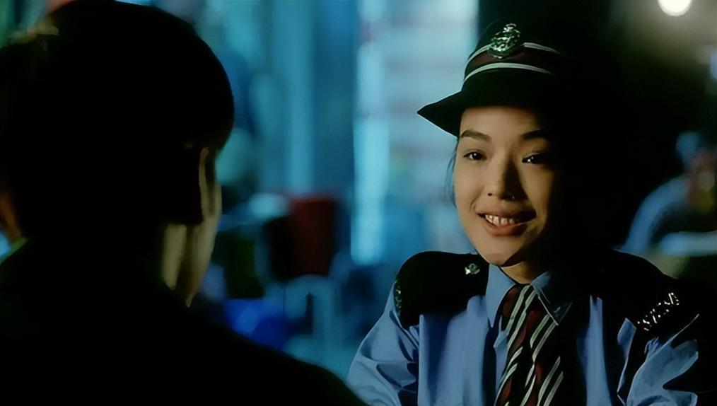 用一生治愈童年,40岁时嫁给冯德伦,舒淇是怎样完成自救的?