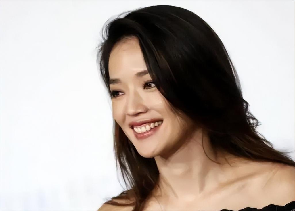 用一生治愈童年,40岁时嫁给冯德伦,舒淇是怎样完成自救的?