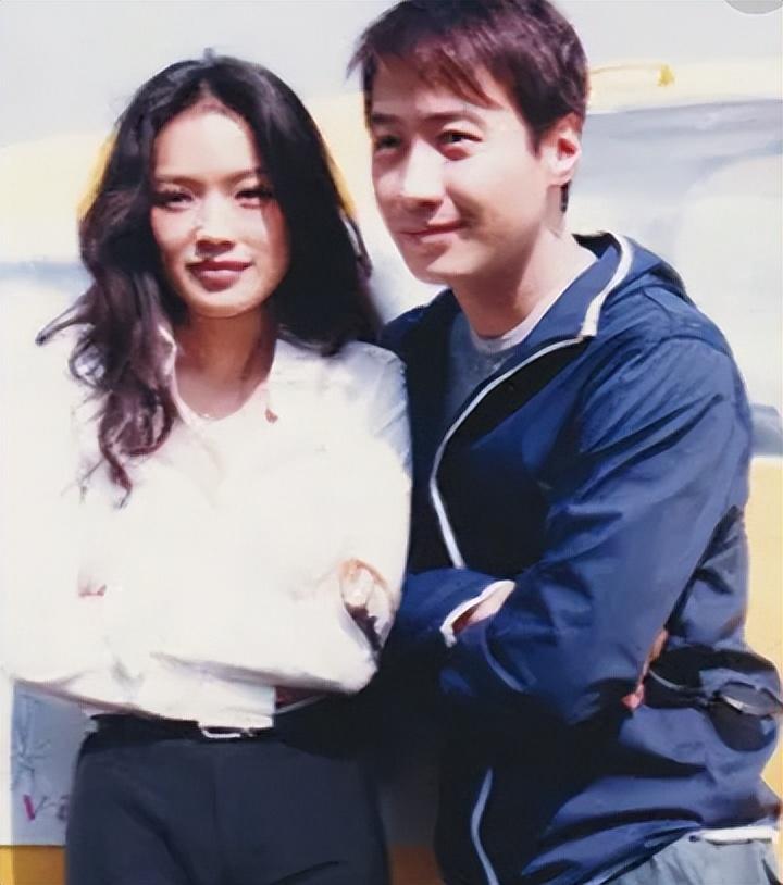 用一生治愈童年,40岁时嫁给冯德伦,舒淇是怎样完成自救的?