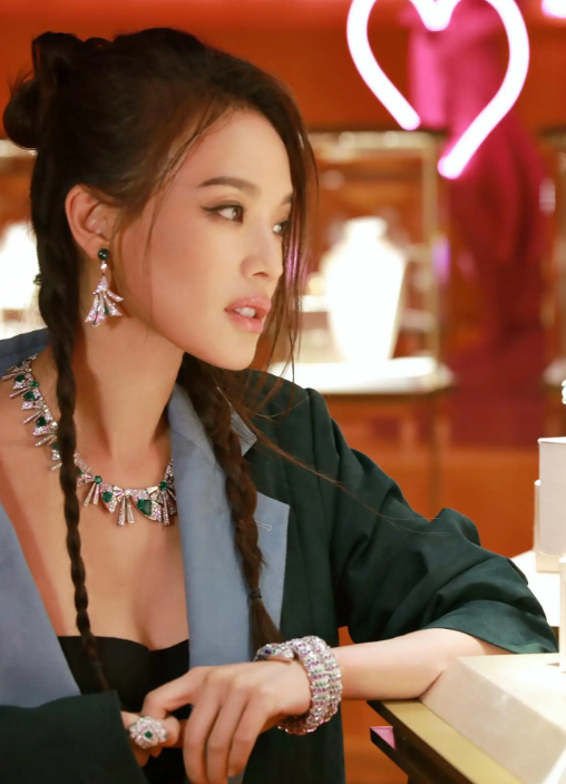 用一生治愈童年,40岁时嫁给冯德伦,舒淇是怎样完成自救的?