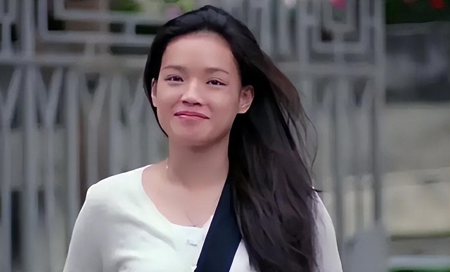 用一生治愈童年,40岁时嫁给冯德伦,舒淇是怎样完成自救的?