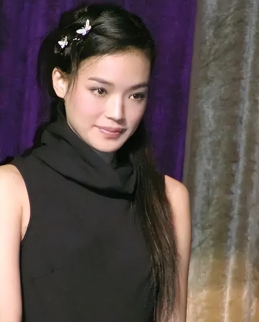 用一生治愈童年,40岁时嫁给冯德伦,舒淇是怎样完成自救的?