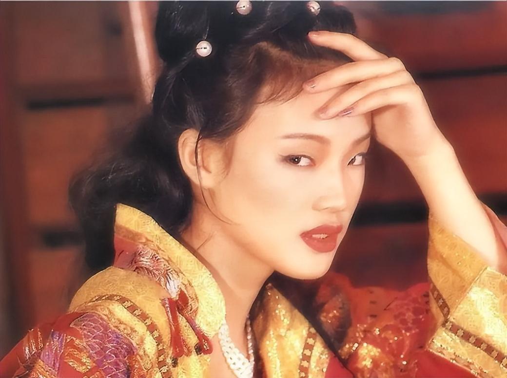 用一生治愈童年,40岁时嫁给冯德伦,舒淇是怎样完成自救的?