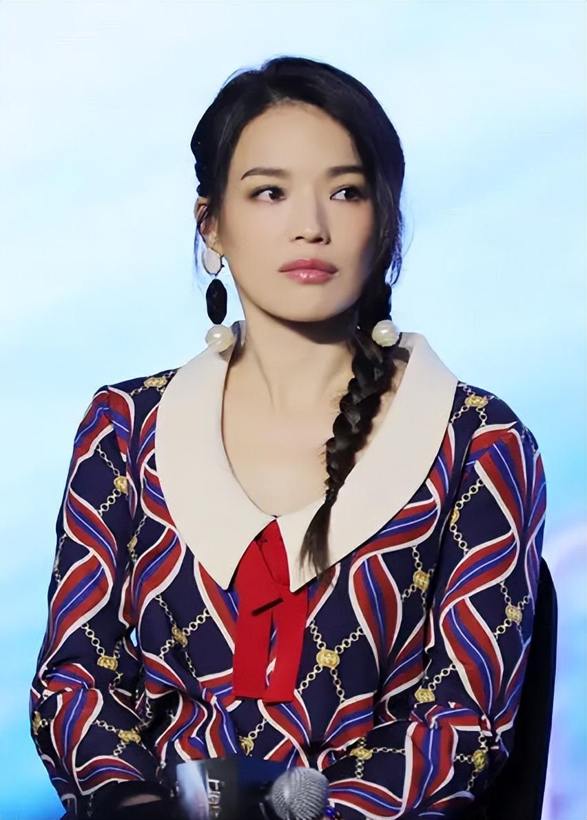 用一生治愈童年,40岁时嫁给冯德伦,舒淇是怎样完成自救的?