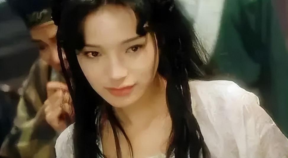 用一生治愈童年,40岁时嫁给冯德伦,舒淇是怎样完成自救的?