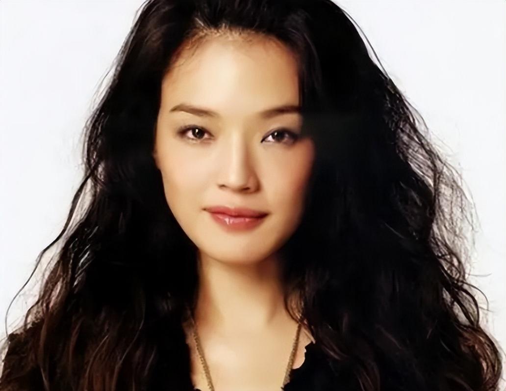 用一生治愈童年,40岁时嫁给冯德伦,舒淇是怎样完成自救的?