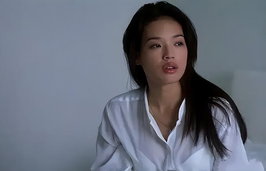 用一生治愈童年,40岁时嫁给冯德伦,舒淇是怎样完成自救的?