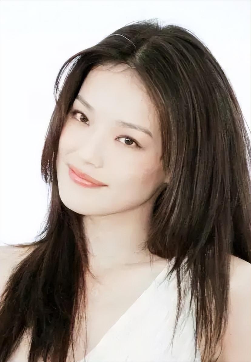 用一生治愈童年,40岁时嫁给冯德伦,舒淇是怎样完成自救的?