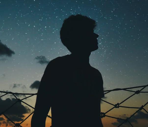 性单恋是怎样造成的(性单恋是什么原因造成的)