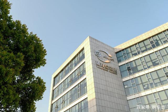 七座旗舰SUV 后来者荣威RX8有什么过人之处-