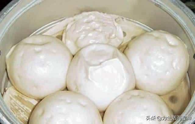 蒸馒头一掀锅就瘪是什么原因(蒸包子为啥一掀锅就塌陷)