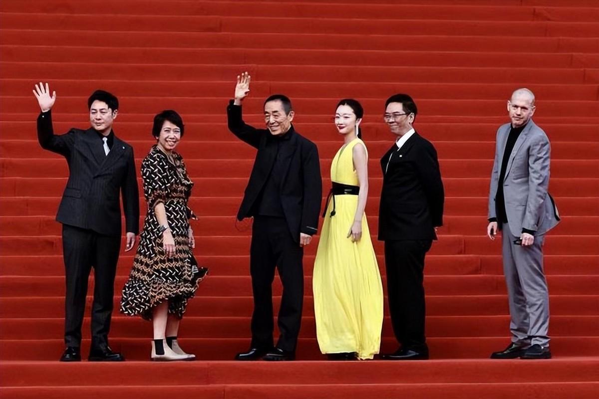 “三金影后”周冬雨的真实地位,被一个电影节揭开了