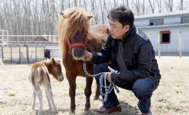 于谦:娶19岁女学生,不赚钱时靠老婆养,两个儿子归郭德纲管