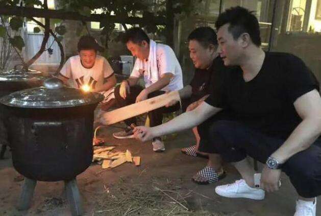 于谦:娶19岁女学生,不赚钱时靠老婆养,两个儿子归郭德纲管