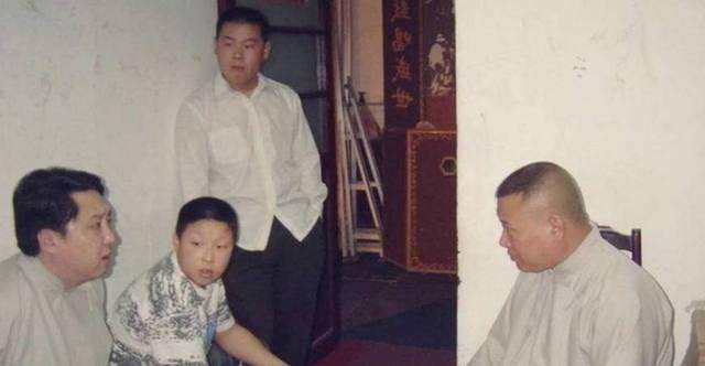 于谦:娶19岁女学生,不赚钱时靠老婆养,两个儿子归郭德纲管