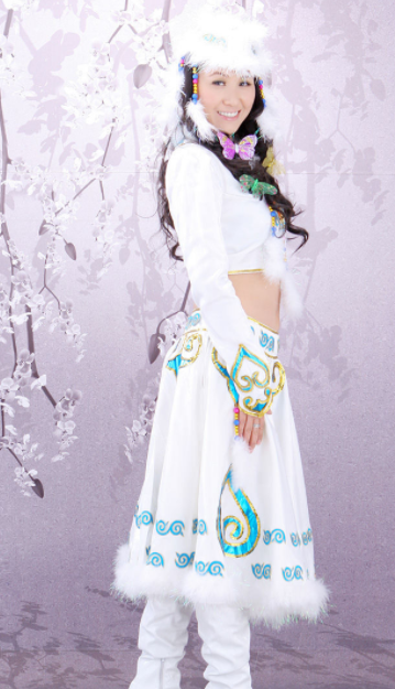 “草原歌后”乌兰托娅:夺回了《套马杆》,父亲却再也听不到