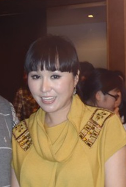 “草原歌后”乌兰托娅:夺回了《套马杆》,父亲却再也听不到