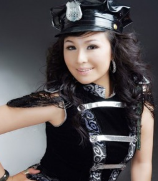 “草原歌后”乌兰托娅:夺回了《套马杆》,父亲却再也听不到