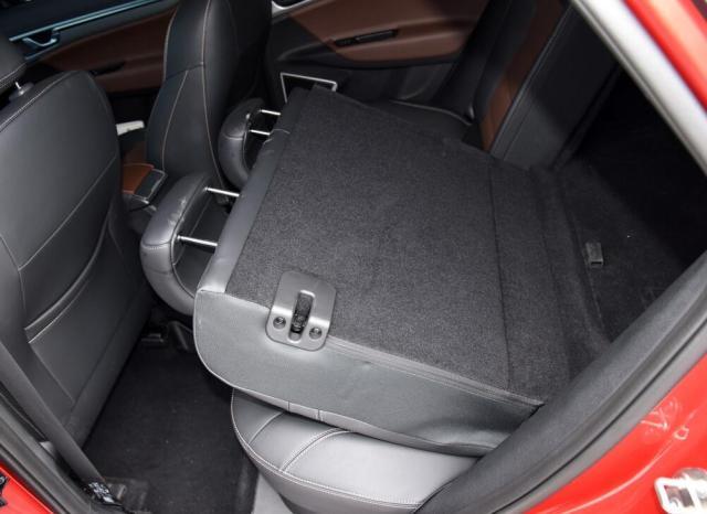 吉利跨界SUV,外观堪称“颜王”,体验全新吉利帝豪GS-