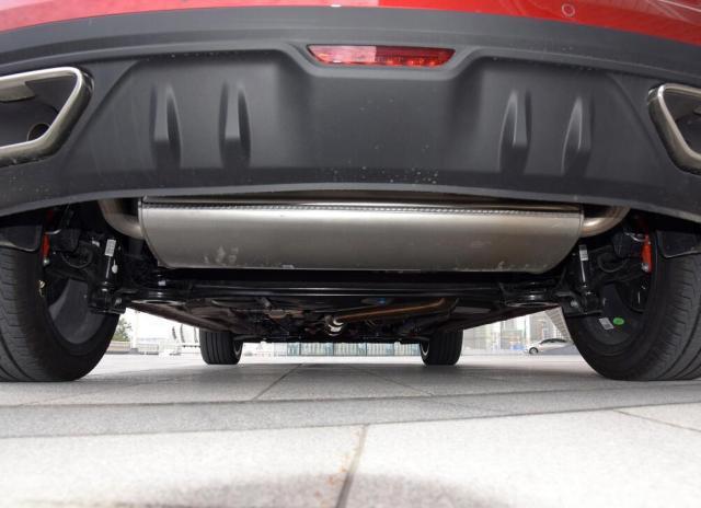 吉利跨界SUV,外观堪称“颜王”,体验全新吉利帝豪GS-