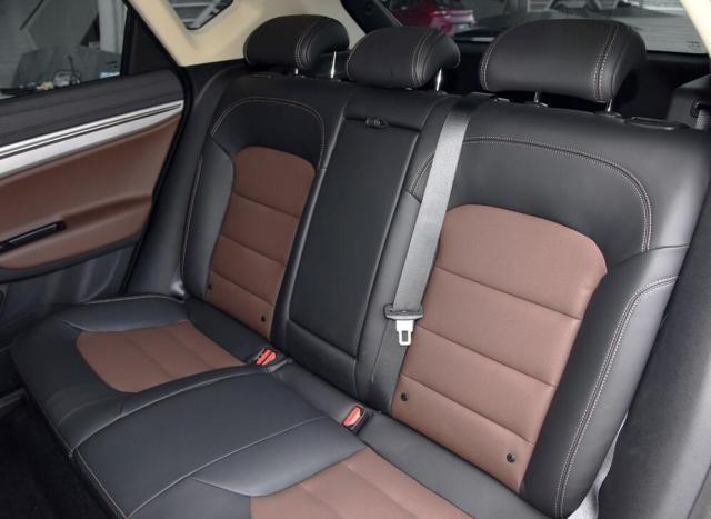 吉利跨界SUV,外观堪称“颜王”,体验全新吉利帝豪GS-