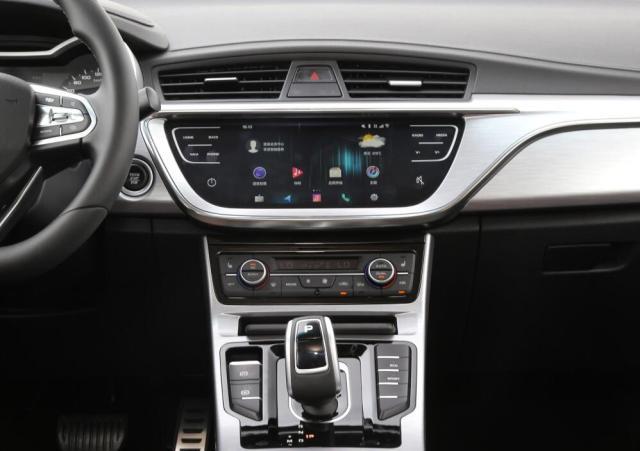 吉利跨界SUV,外观堪称“颜王”,体验全新吉利帝豪GS-