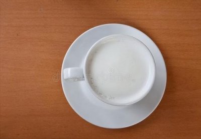 睡前喝牛奶的好处和坏处(坚持每晚睡前喝牛奶的好处)