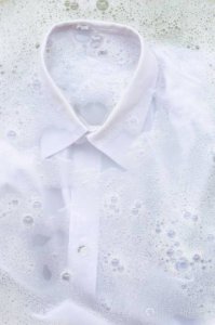 衬衣怎么洗不皱(白色衬衣怎么洗)