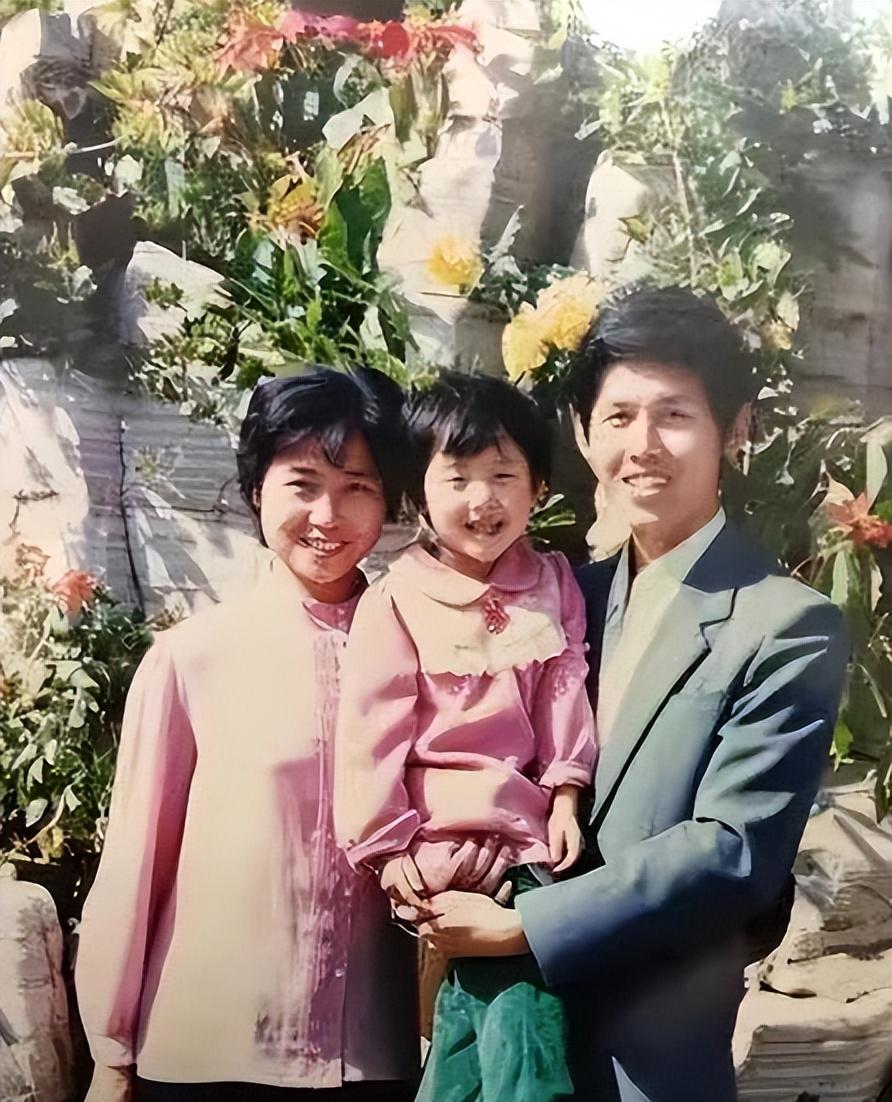 出道24年零绯闻的高露，刚走红就结婚，如今儿女双全