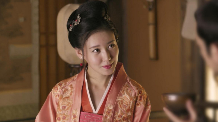 出道24年零绯闻的高露，刚走红就结婚，如今儿女双全