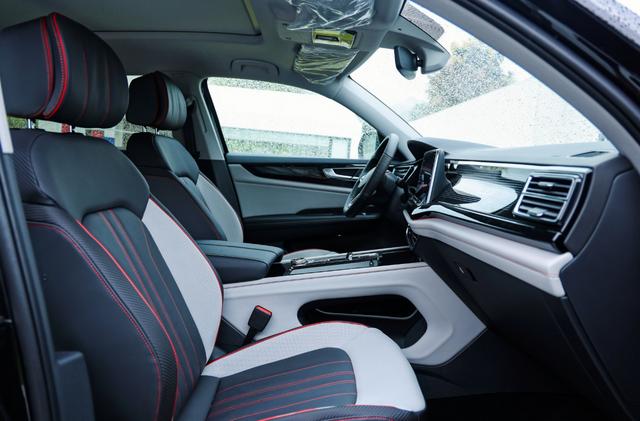 标配四驱的全尺寸豪华大五座SUV,试驾2024款大众途昂X-