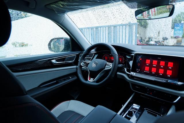 标配四驱的全尺寸豪华大五座SUV,试驾2024款大众途昂X-