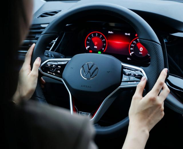 标配四驱的全尺寸豪华大五座SUV,试驾2024款大众途昂X-