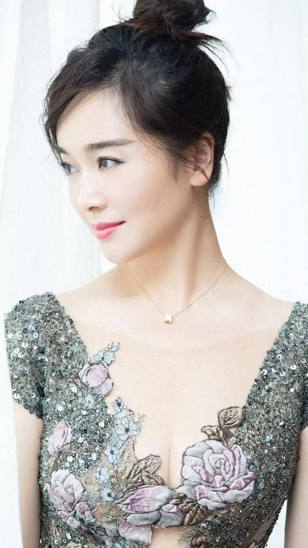 氧气美女左小青个人简介