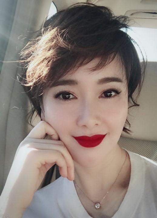 氧气美女左小青个人简介