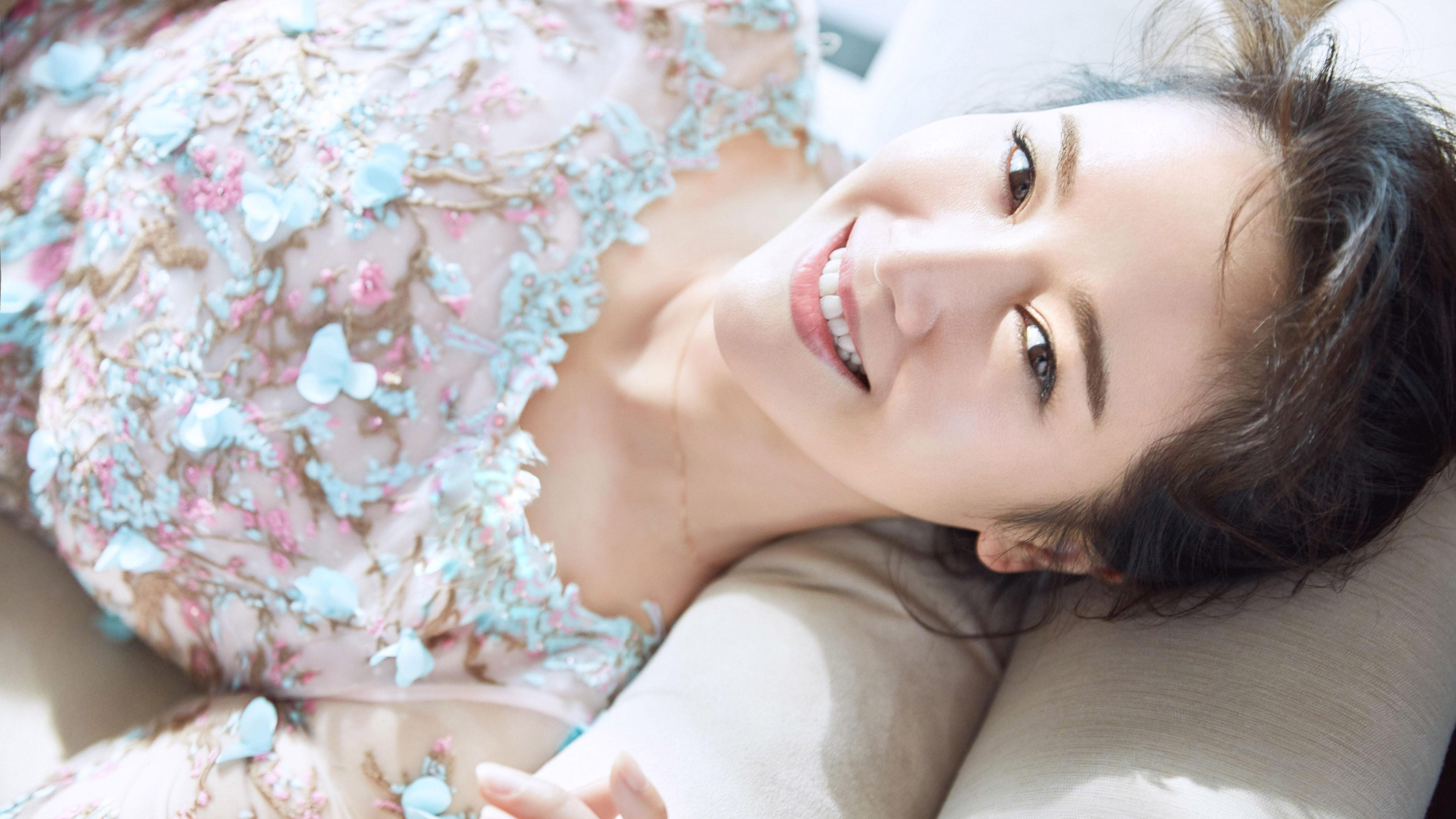 氧气美女左小青个人简介