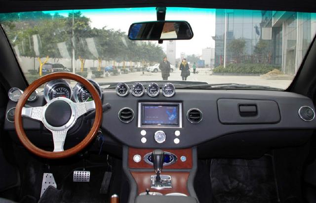 7.0L排量的肌肉SUV你见过吗?3.8秒即可破百,全亚洲仅有3台-