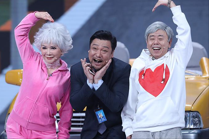 三次登上春晚，喜剧演员贾冰，与妻子同框如