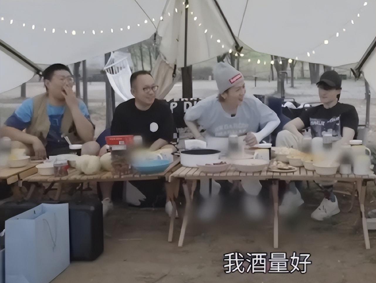 鹿晗与好友露营,女友关晓彤默默陪伴,公开恋情4年多低调且幸福