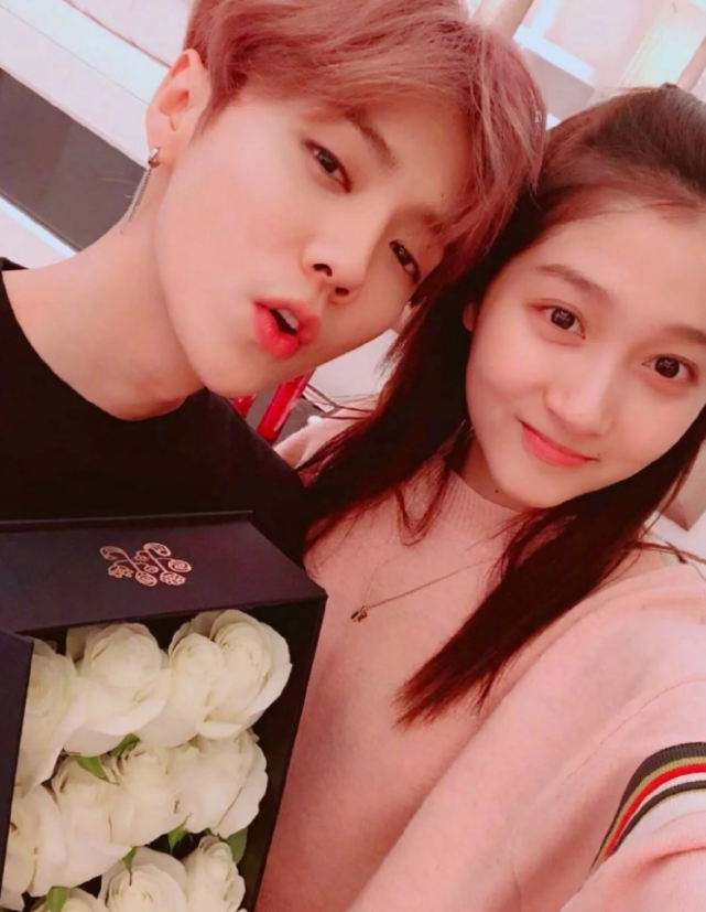 鹿晗与好友露营,女友关晓彤默默陪伴,公开恋情4年多低调且幸福