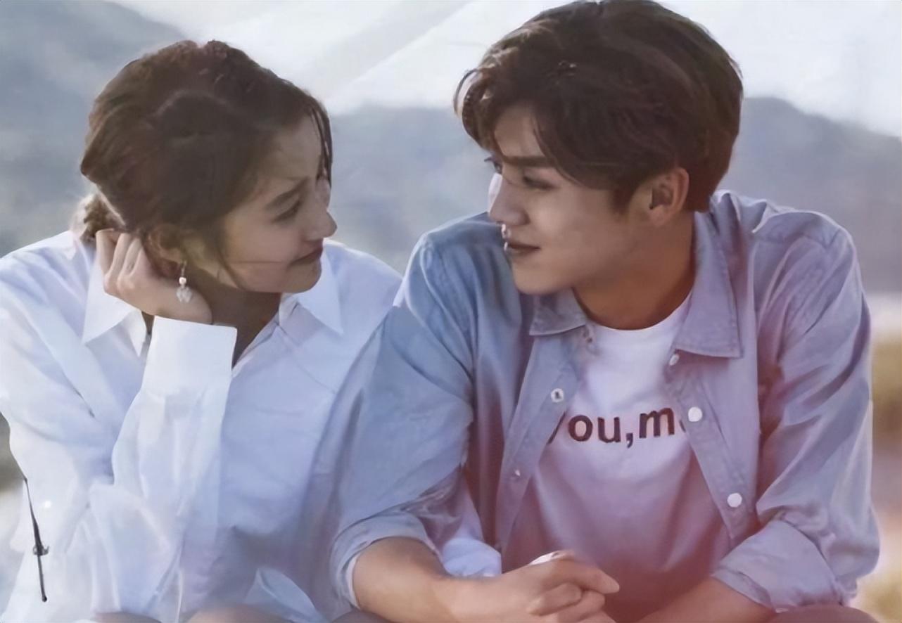 鹿晗与好友露营,女友关晓彤默默陪伴,公开恋情4年多低调且幸福