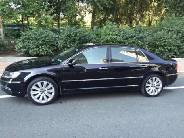 辉腾车主很无奈，开车撩妹却被嘲讽：你把我当什么了-