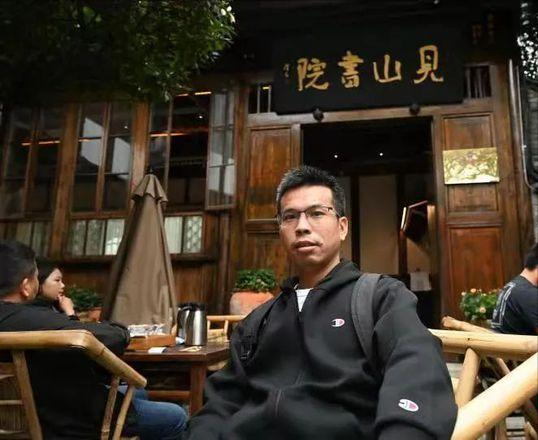 争议中的宋湘波，从知名记者到街头流浪汉，他经历了什么