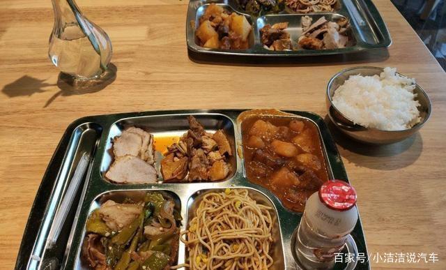 保时捷的买家午餐吃什么？车主晒出图片，网友：不如隔壁奔驰-