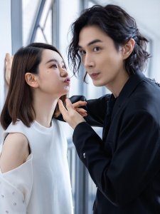 ​戚薇二胎终于官宣，李承铉亲自请网友“吃瓜”，绘图合照爱意满满