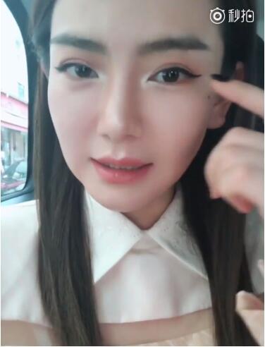 戚薇晒了张照片,她的眼妆成功吸引了注意力,太有高级感了