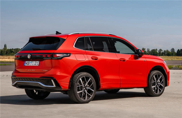 大众“头牌SUV”途观正式发布：内饰外观全部换新 电动味十足-