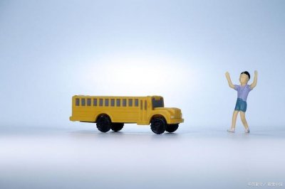 ​陕西校车事故致1名儿童身亡，校车问题里我们该扮演什么角色？